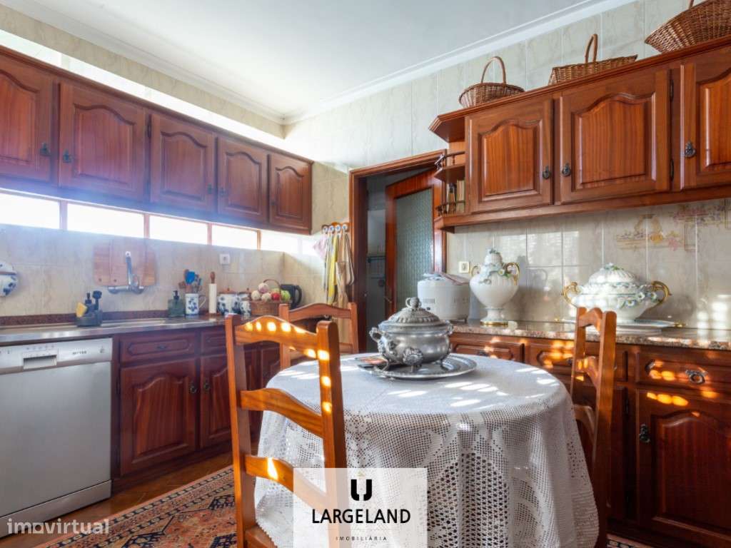 Moradia isolada T4 em Arrifana-1