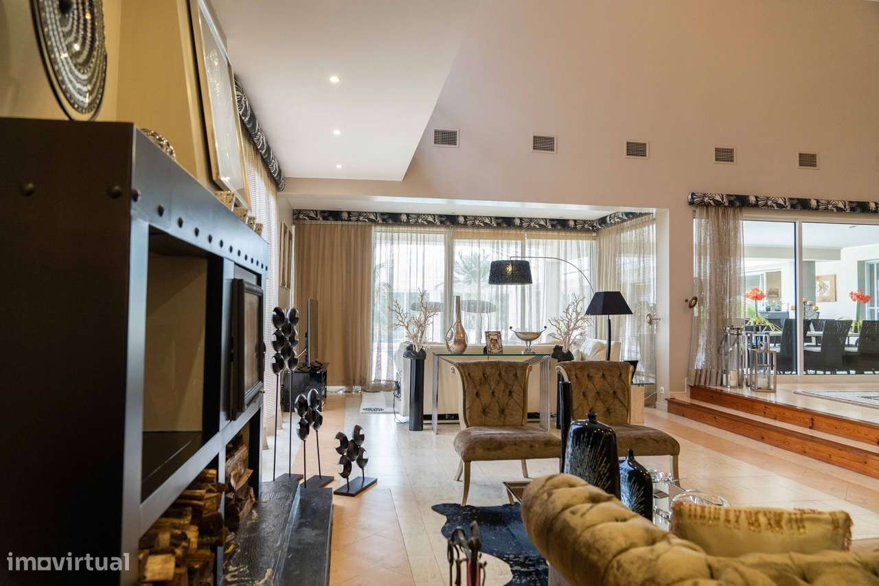 Luxuosa Moradia com 4 quartos localizada em Rosto do Cão - São Roque-12