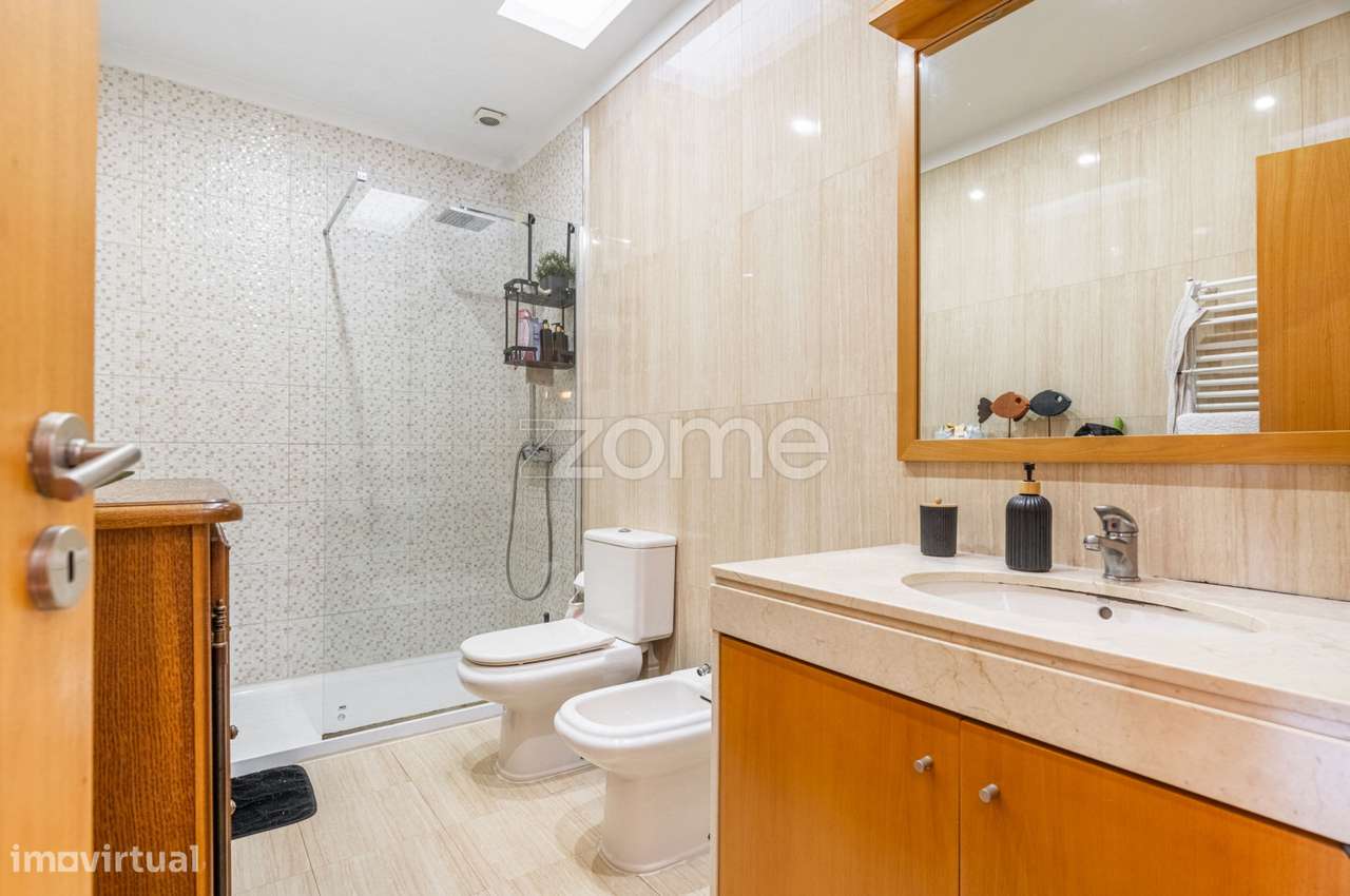 Moradia T4 com Suíte em Dume-18