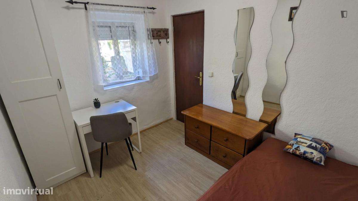 Quarto - localizado em Ajuda Lisbon - Grande imagem: 5/6