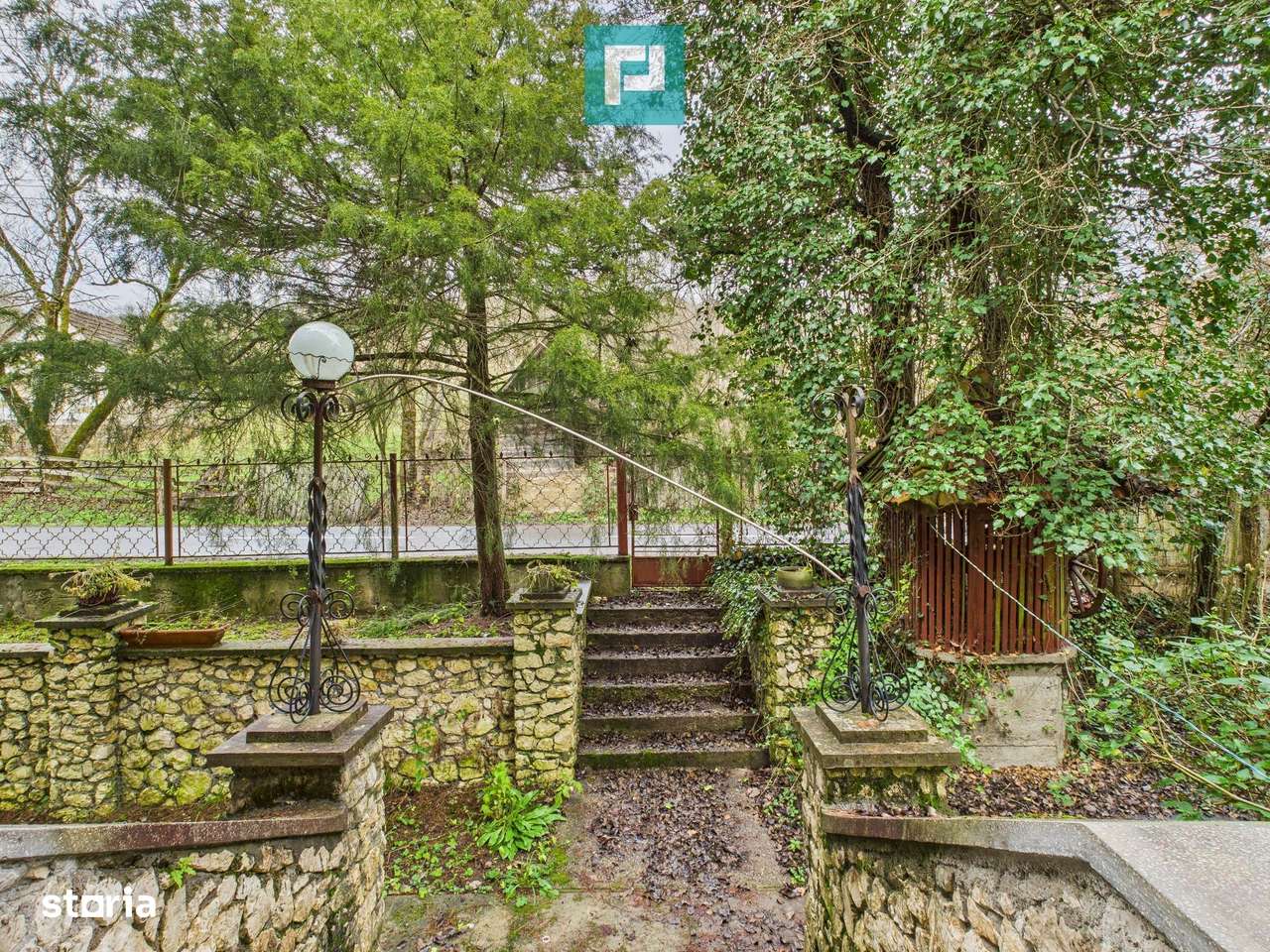Casă P+E+M cu teren 8163 mp – Roşia Nouă (Petriş) - Imagine principală: 4/20