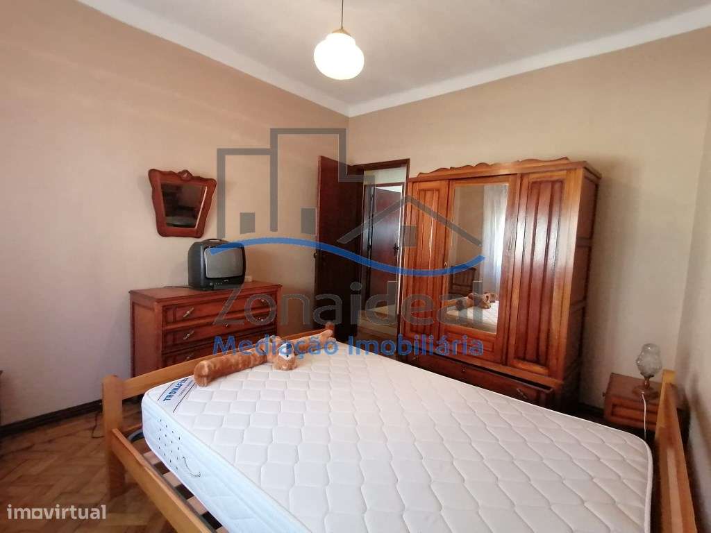 Moradia com dois pisos e logradouro, localizada em Alenquer-9