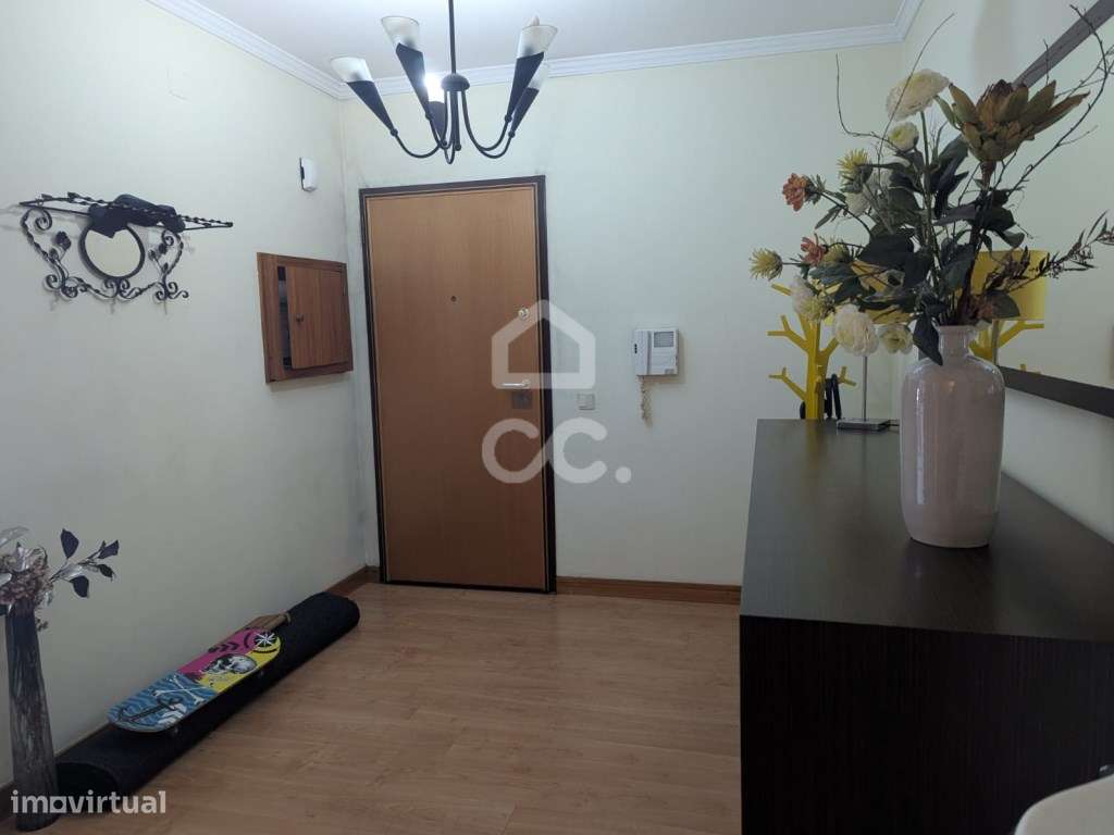 Apartamento T2 com 2 Lugares de garagem - Grande imagem: 2/27