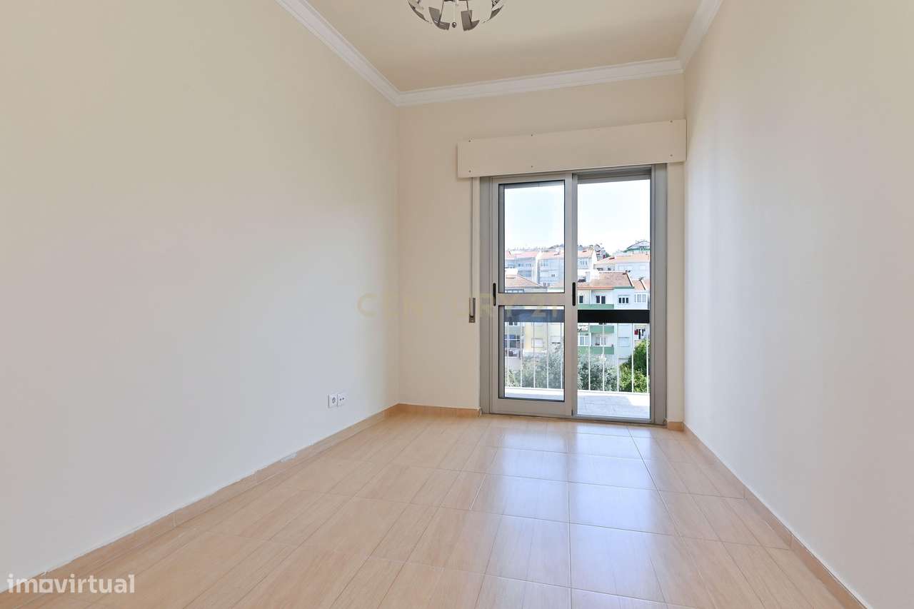 Apartamento T2 para venda em Mem Martins-13
