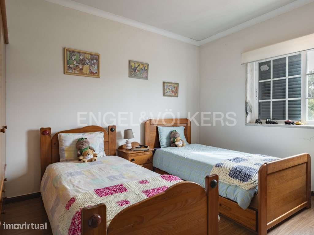 Moradia T5 com piscina em Sobreda de Caparica-26