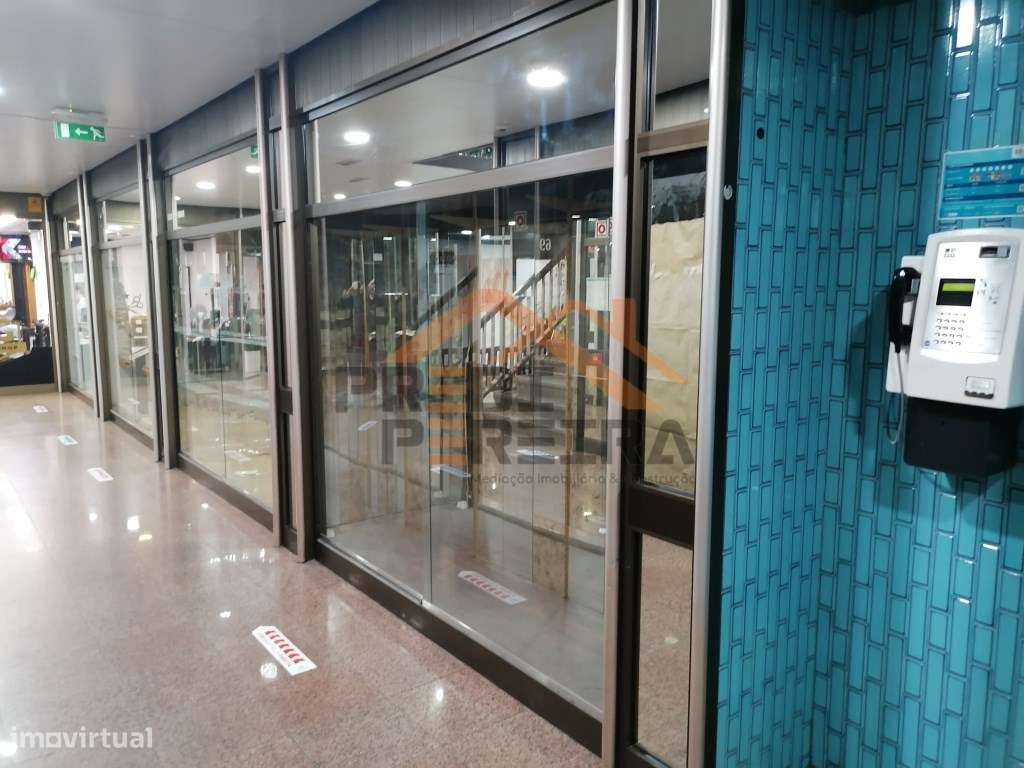 Loja localizada no Centro Comercial Oceano. - Grande imagem: 5/11