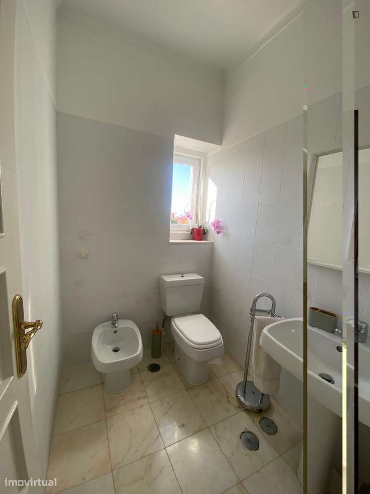 Quarto - localizado em Lisbon - Grande imagem: 5/7