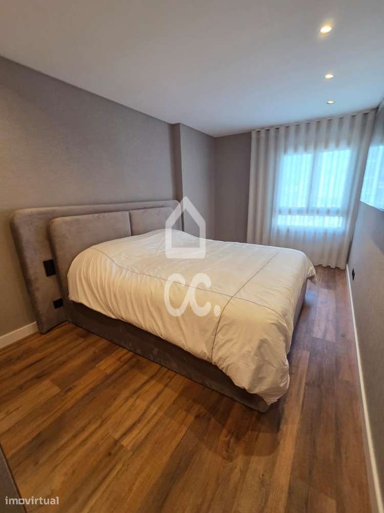 Apartamento T1 na Venda do Pinheiro com Garagem, Elevador e AC-33