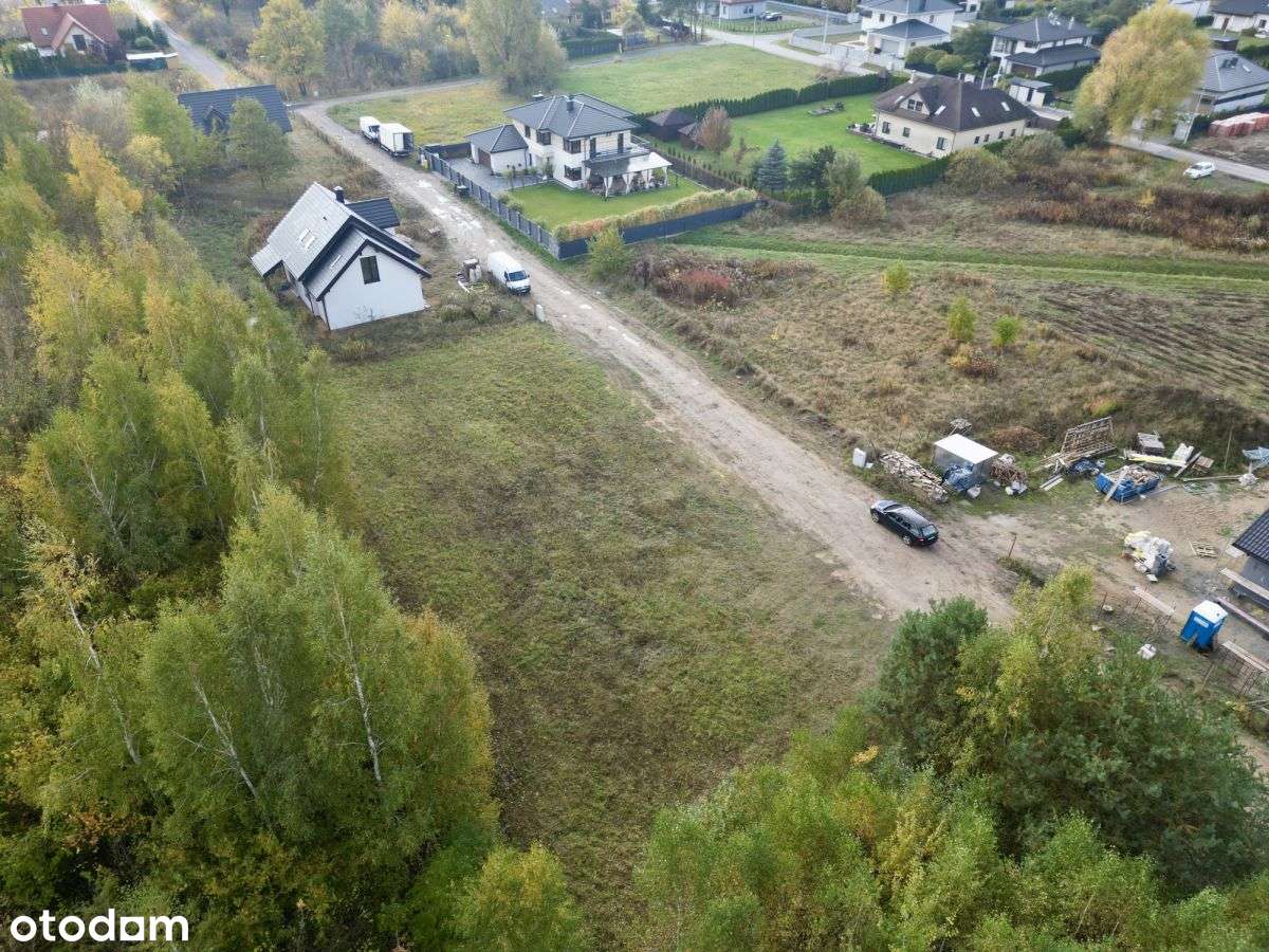 Działka otoczona zielenią, z mediami w Ruścu-8
