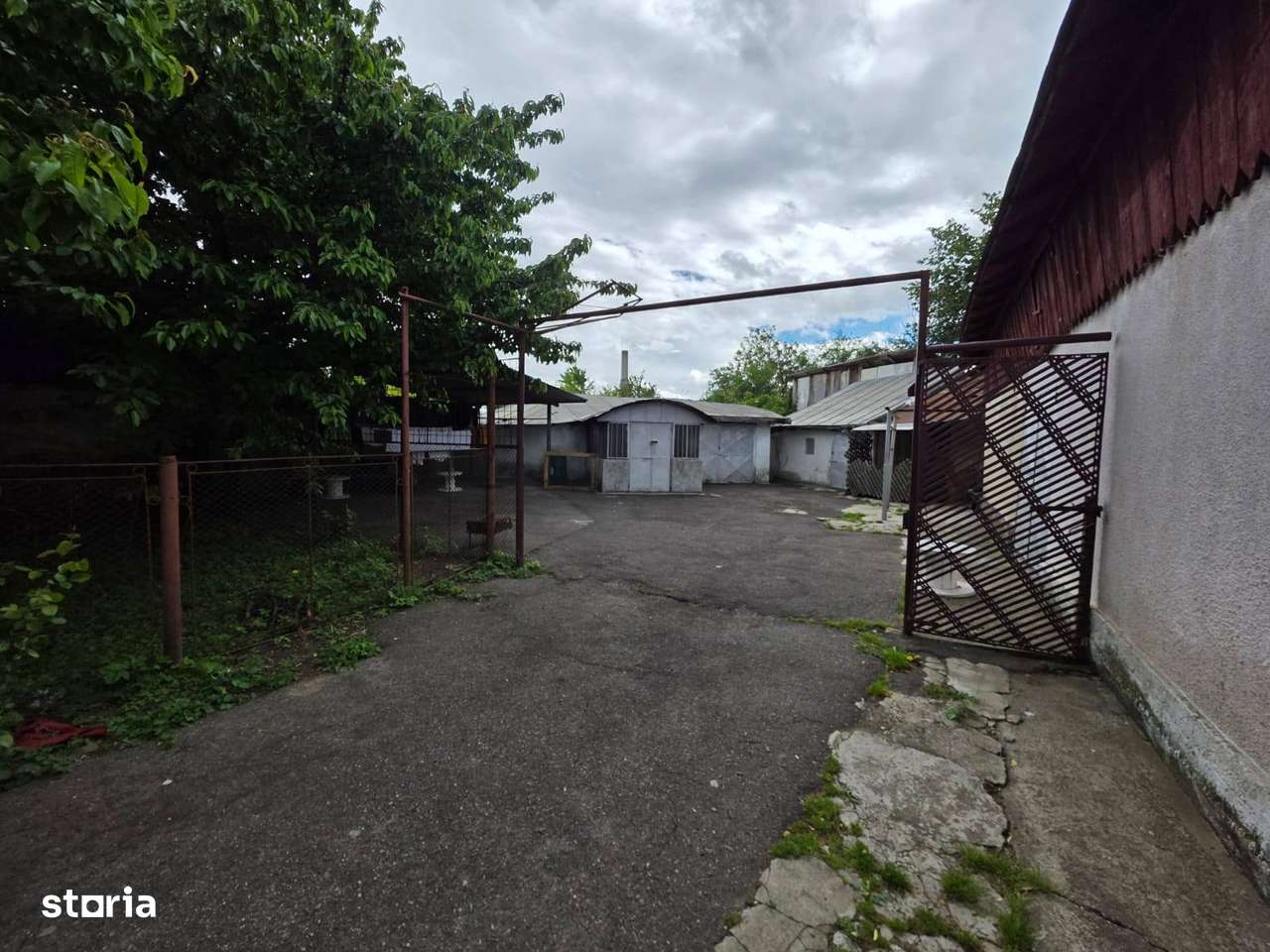 De vanzare casa din caramida, in Roman, 99000 euro - Imagine principală: 3/17