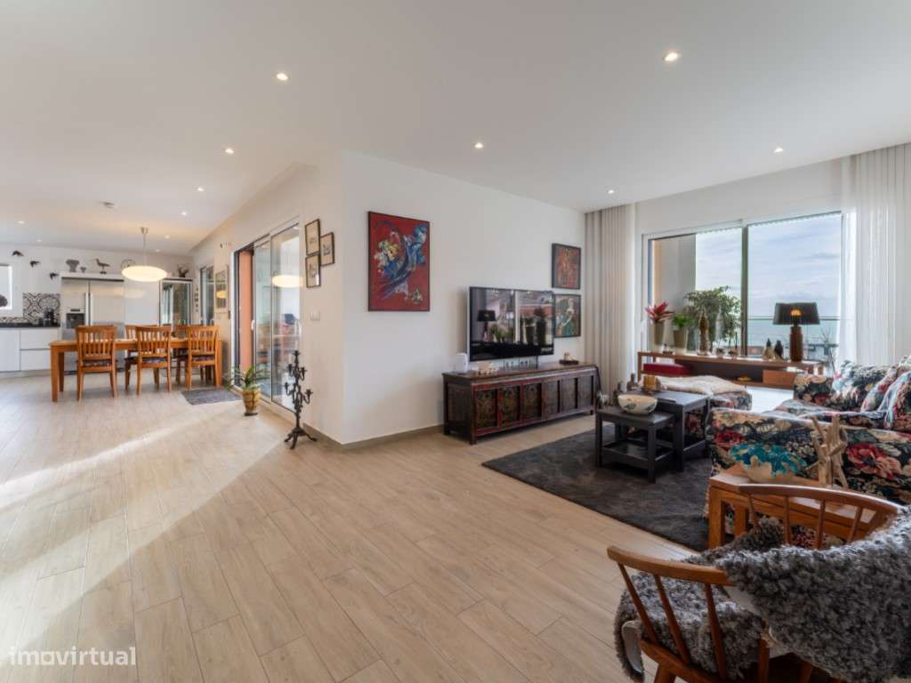 Apartamento T4 com Vista Mar, Terraço e Garagem na Nazaré-17