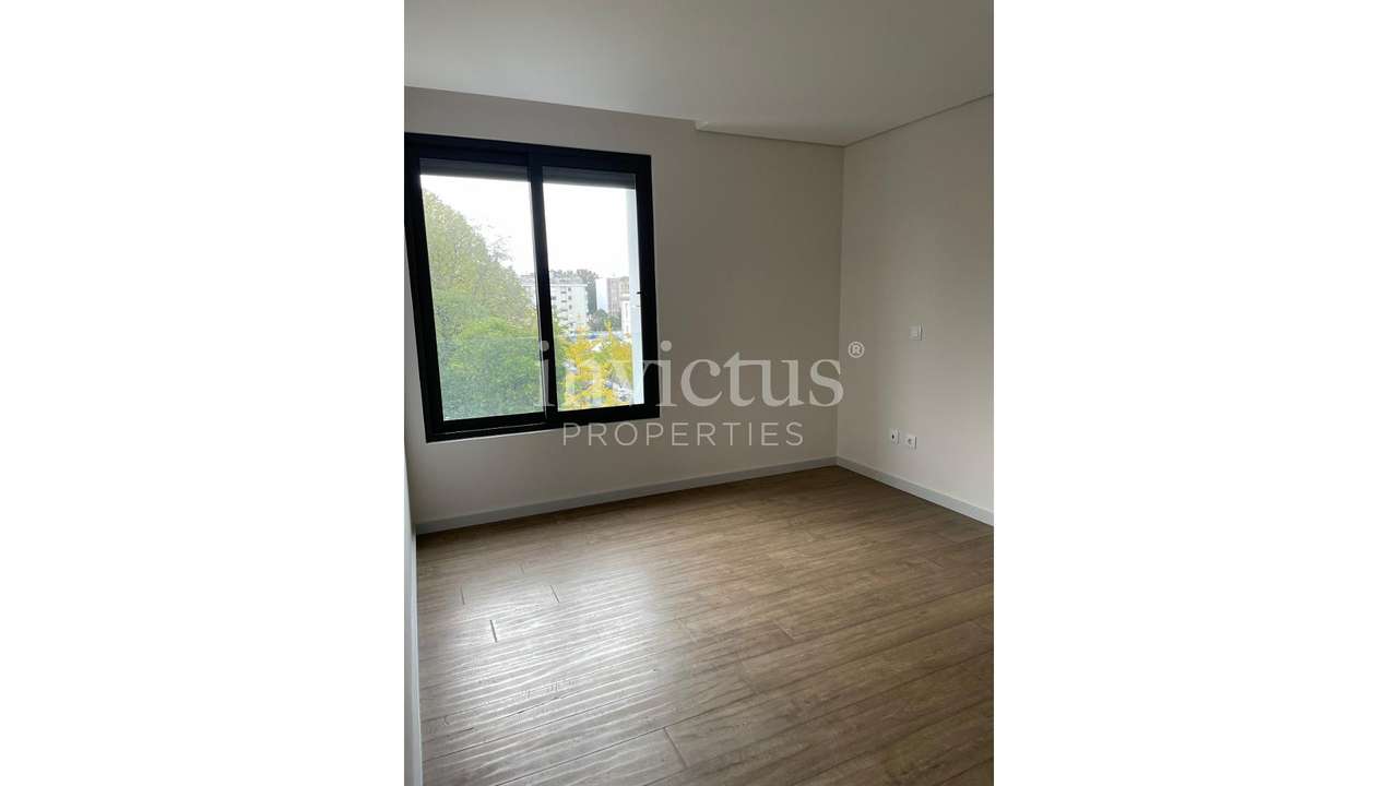 Apartamento T3 em plena Av. da Boavista-10