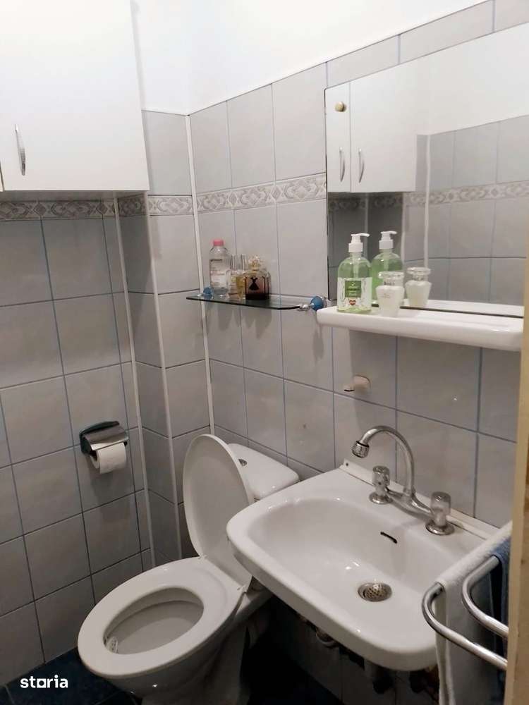 Apartament cu 3 camere, decomandat, zona Republicii-8