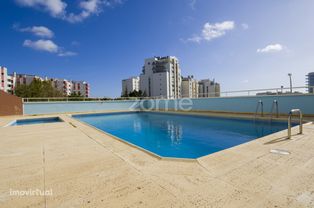 Apartamento T3 com piscina