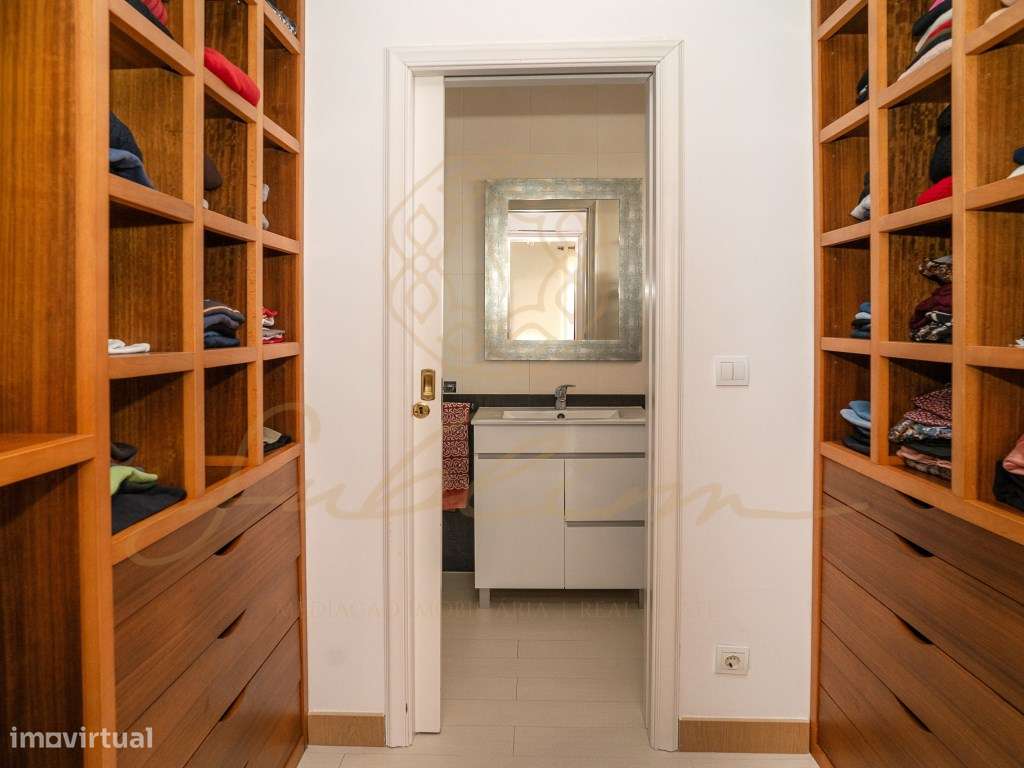 Moradia Isolada com 6 Assoalhadas , Piscina , Garagem Perto das Praias-38