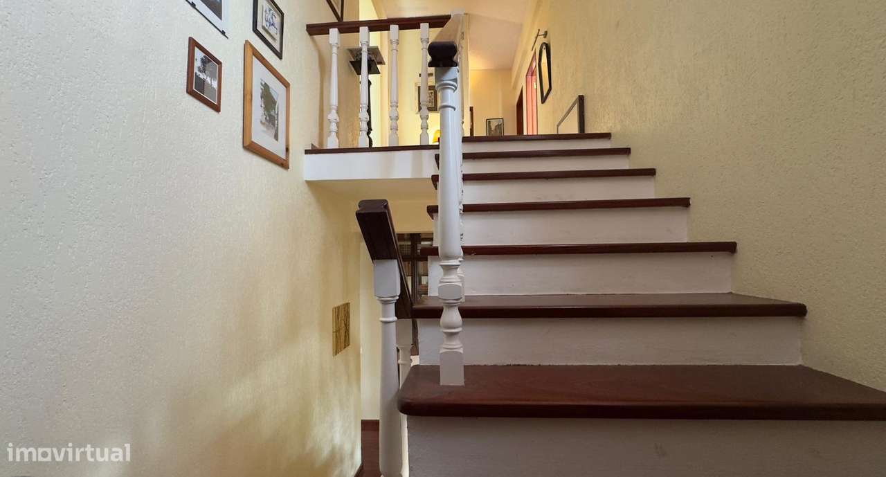 Moradia T6 - 220m2 - 3 pisos - 2 garagens - Barro - Pinheiro de Loures-18