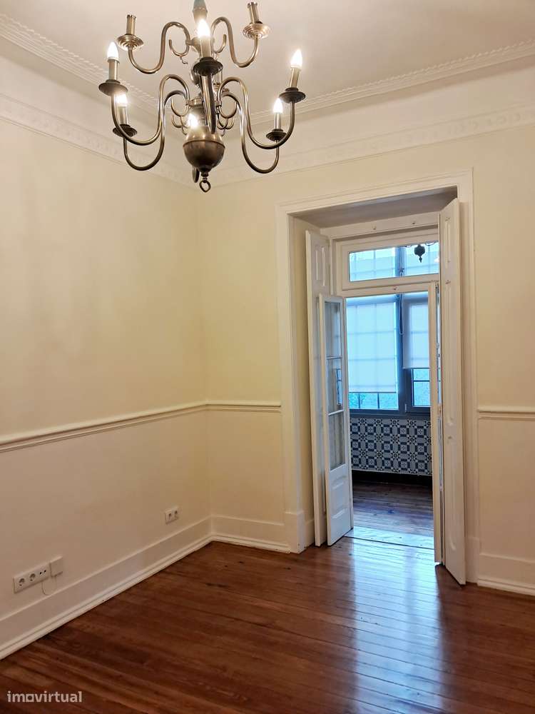 Elegante T3+ 1 com JARDIM privativo Próximo Metro Alameda-19