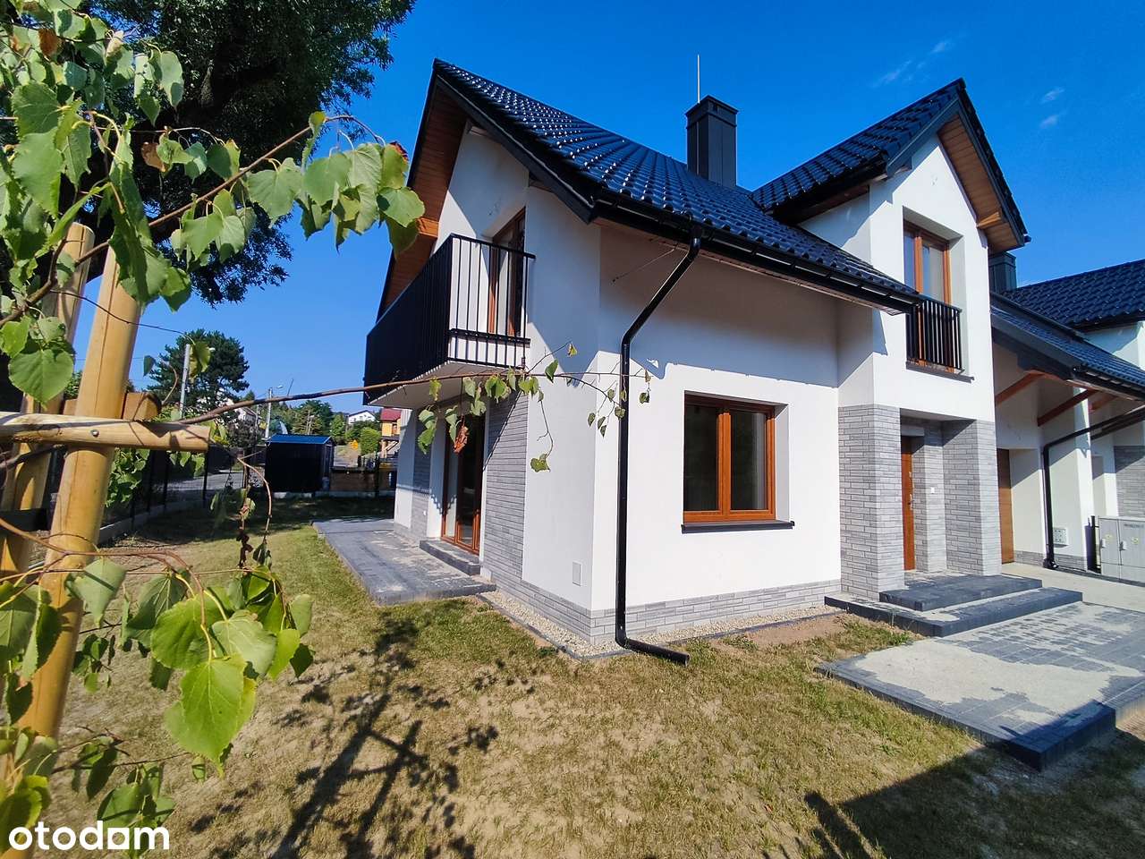 Nowy DOM w zabudowie bliźniaczej. Wieliczka ulica Reformacka.
