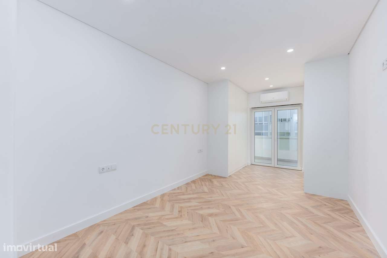 Apartamento T3 Totalmente Remodelado – Cova da Piedade, Almada-40