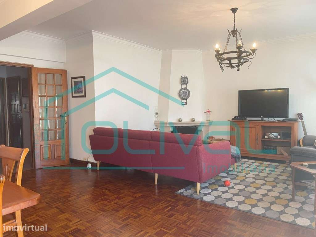 RESERVADO Apartamento T4 transformado em T3-9