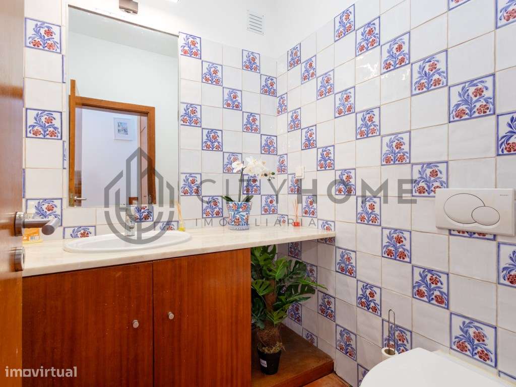 Moradia T4 com piscina infinita em terreno amplo em Silves-20