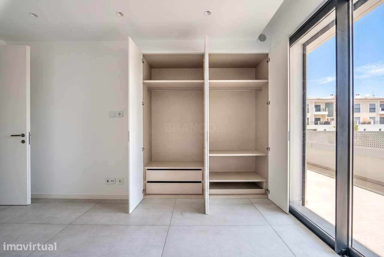 Apartamento T2 de Luxo no The Leaf — a 200 m da Praia do Porto de Mós,-23
