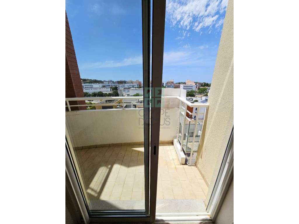 Espaçoso apartamento T3, com parqueamento, junto centro de Loulé, A...-29