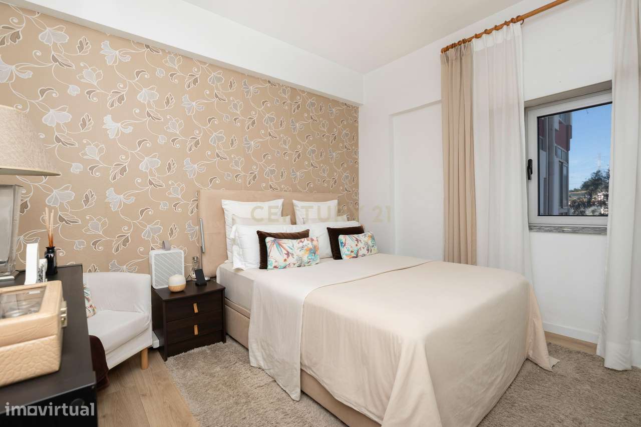 T2 totalmente remodelado em Queluz | Pronto a habitar | Elevador e var-19