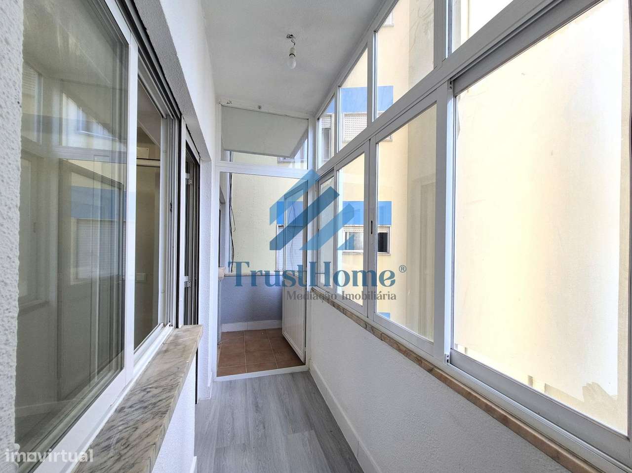 T1  Remodelado em Venteira centro da  Amadora-9
