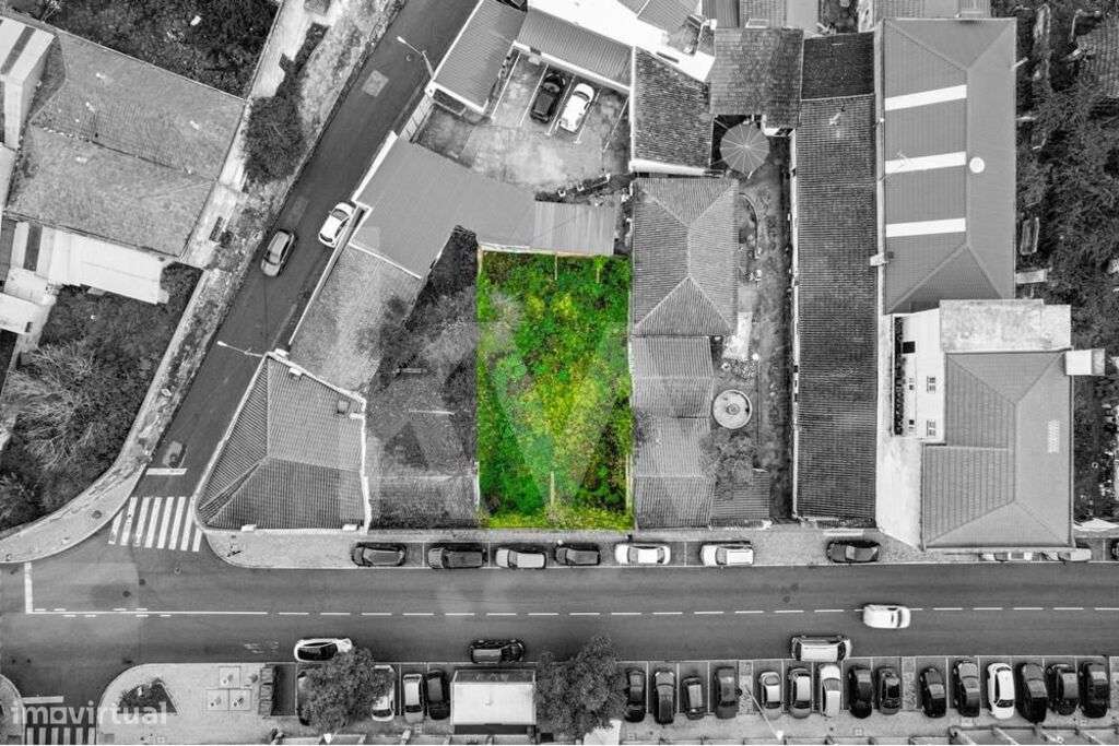 Imóvel, composto de dois artigos , contendo apenas a fachada principal - Grande imagem: 2/25