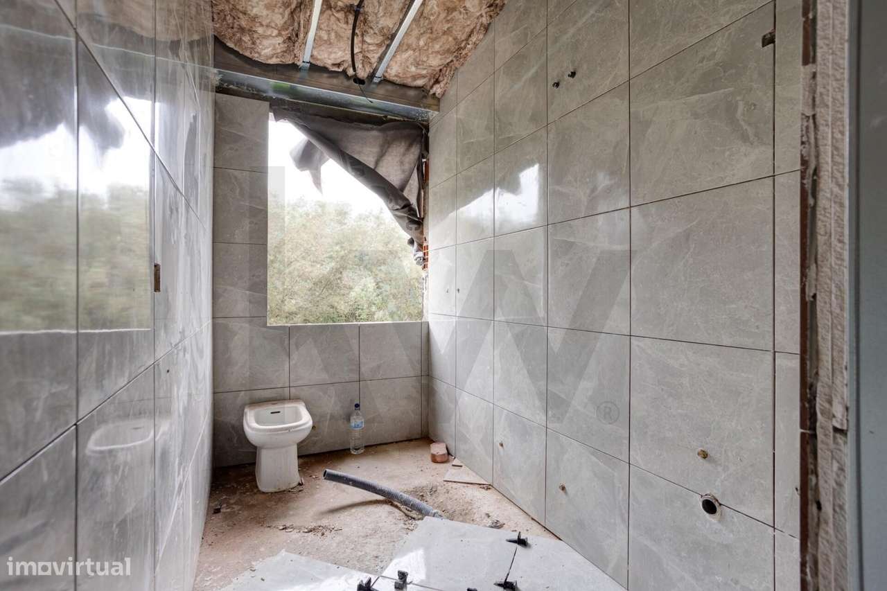 Apartamento T2 com terraço no centro de Camarate - Totalmente remodela - Grande imagem: 2/10