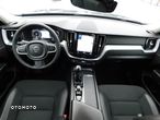 Volvo XC 60 D3 Momentum Pro - 8