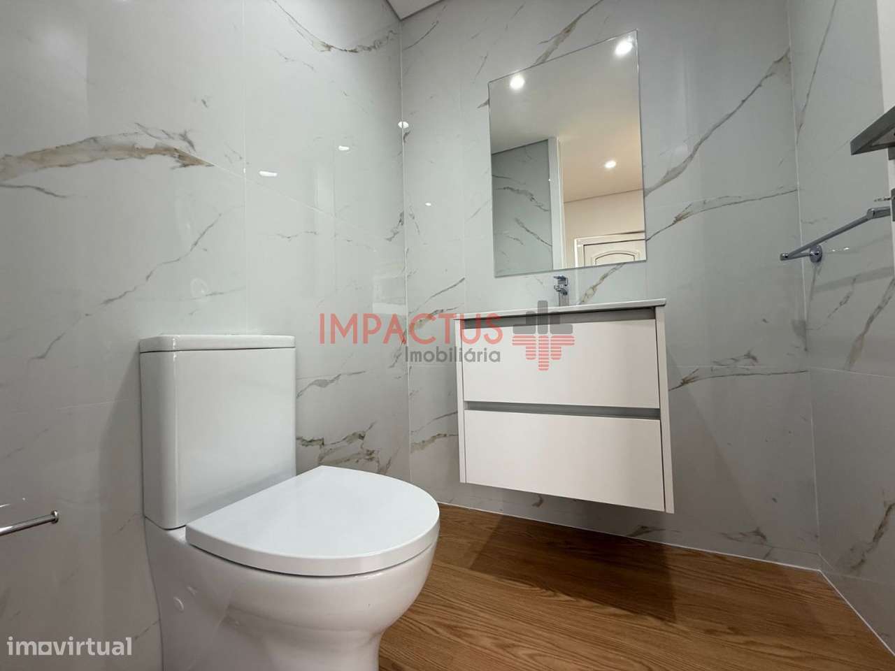 Imponente Moradia isolada com terreno de 1195m2-45