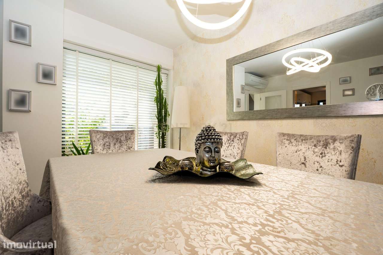 ** Moderna Moradia T4 c/ piscina e rooftop no condomínio privado "Vill-18