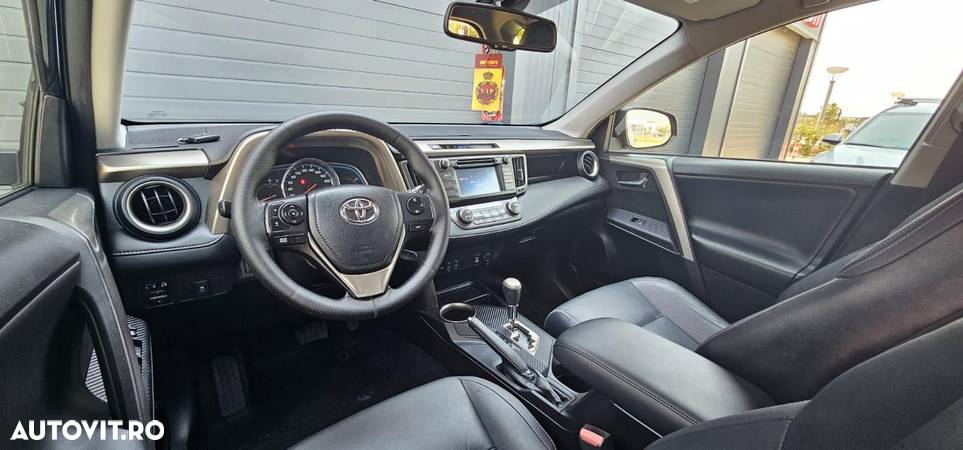 Toyota RAV4 2.2 D-4CAT 4WD Aut Luxury - 7