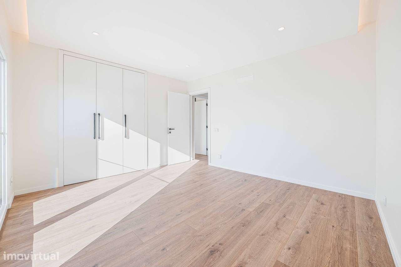 Elegante moradia T4 de arquitetura contemporânea em Albarraque-29