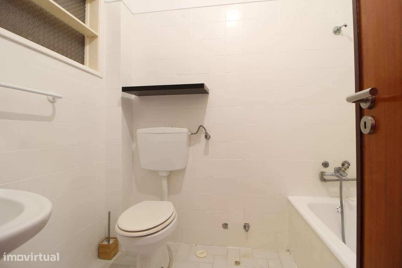 Apartamento T2 com varandas e ótima exposição solar - Grande imagem: 5/14