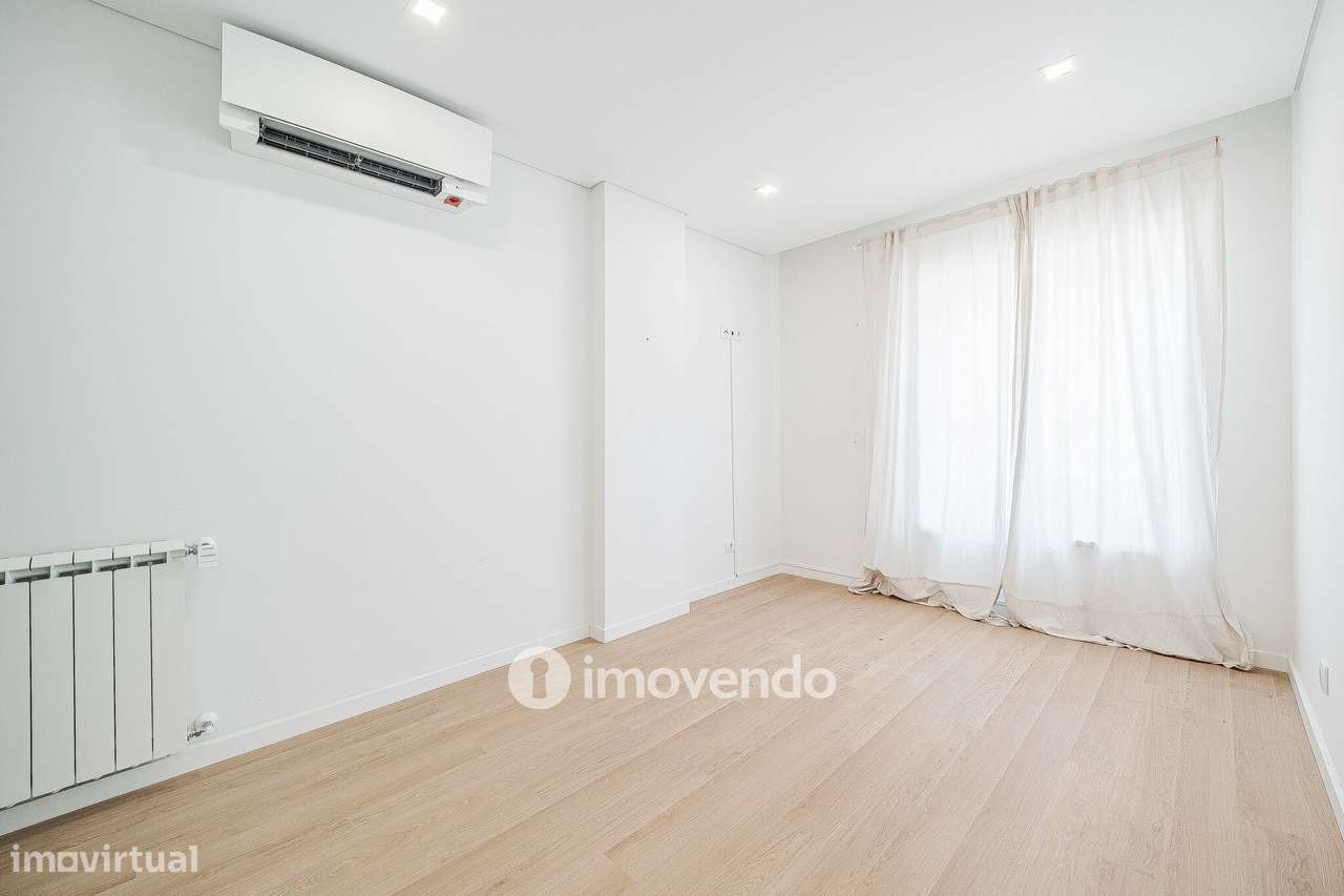 Apartamento T2, com estacionamento e cozinha equipada, na Amadora-18