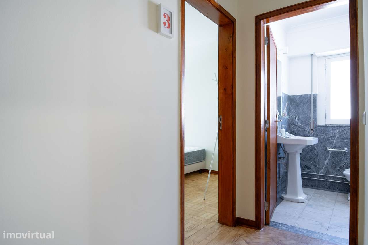 Quarto estudante universitária - rua António José de Almeida, Coimbra - Grande imagem: 4/23