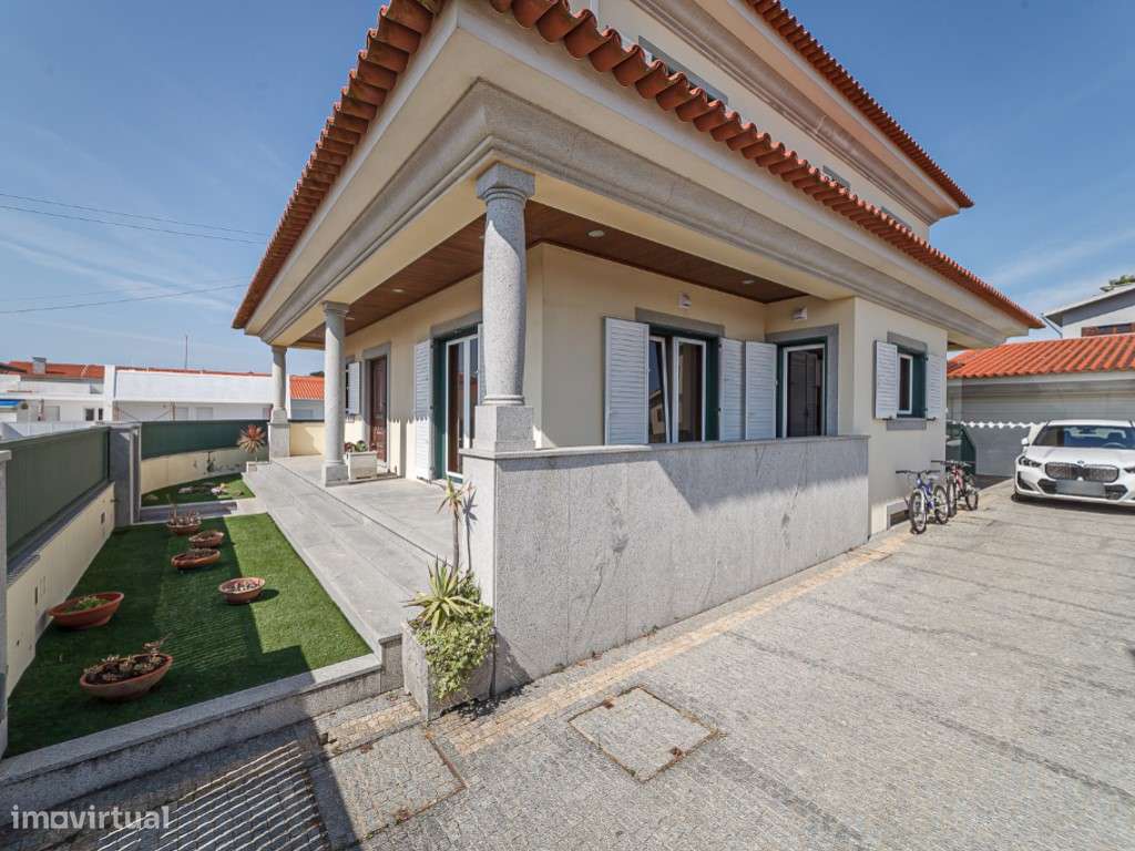 Fantástica moradia de 4 frentes em Esmoriz, a 400 metros da praia-58