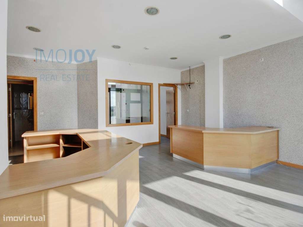 Espaçosa Loja para Venda em Peniche - Grande imagem: 2/26