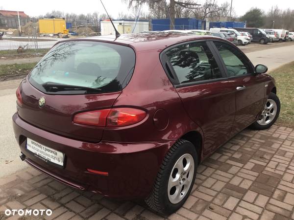 Alfa Romeo 147 1.6 T.S Impression - 9