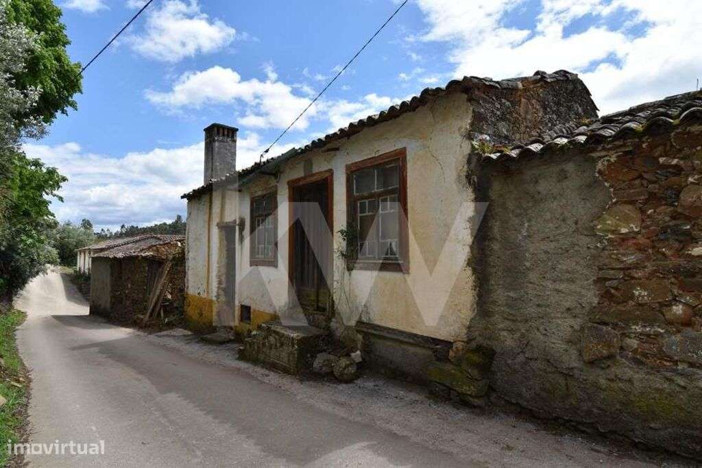 Moradia para reabilitar, com anexos e logradouro, em Covelos - Lousã - Grande imagem: 4/30