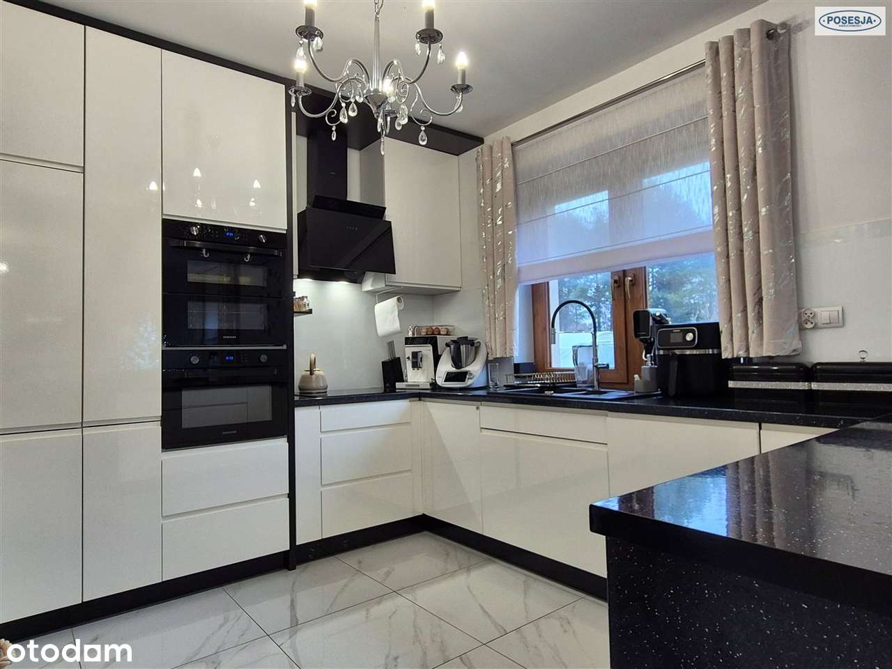 Dom przy lesie z dużym tarasem-8