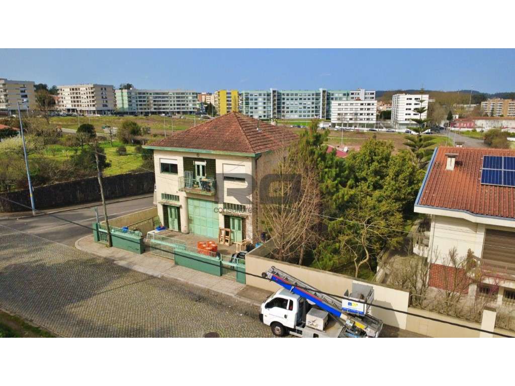 Edifício com enorme potencial no coração do Castêlo da Maia-6