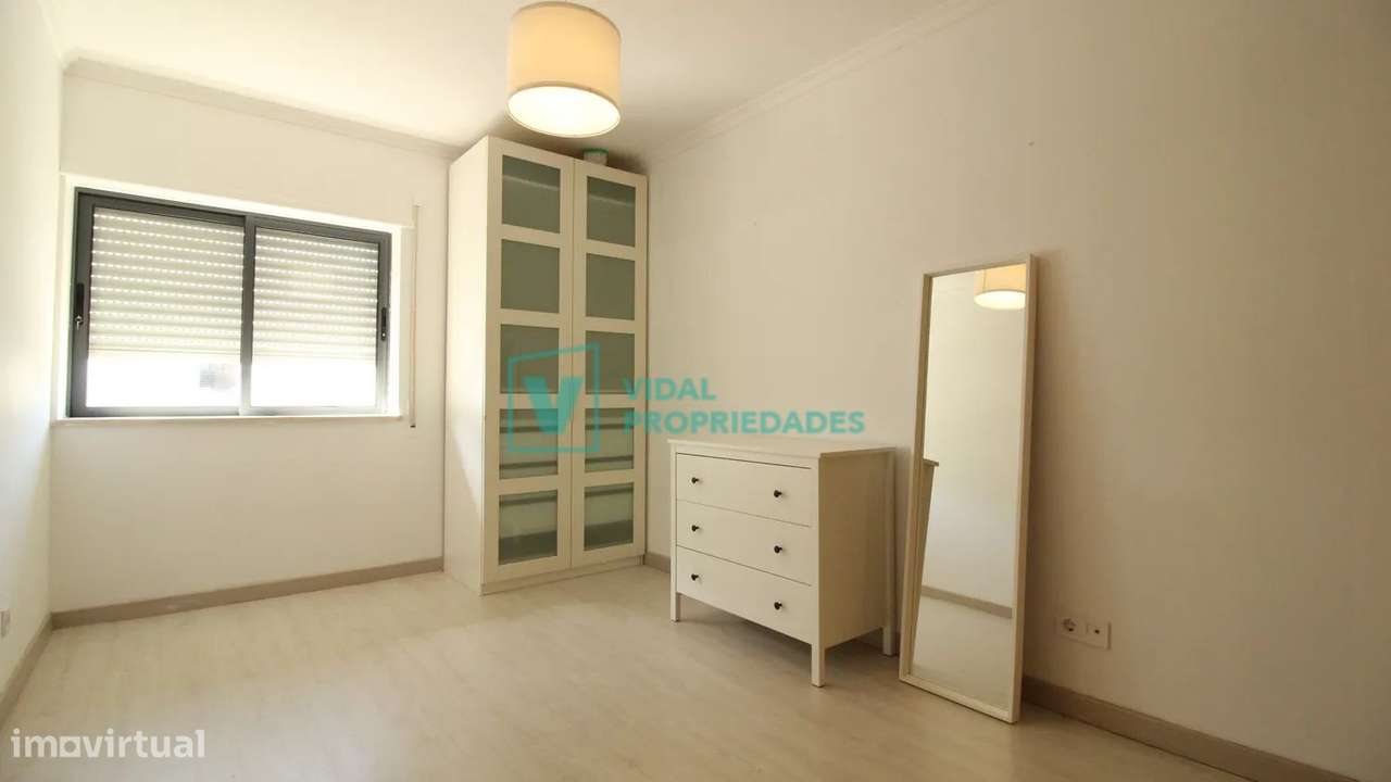 Apartamento T3 com varanda, garagem e elevador-6