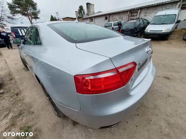 Klapa bagażnika AUDI A5 8T 3D LX7W - 3