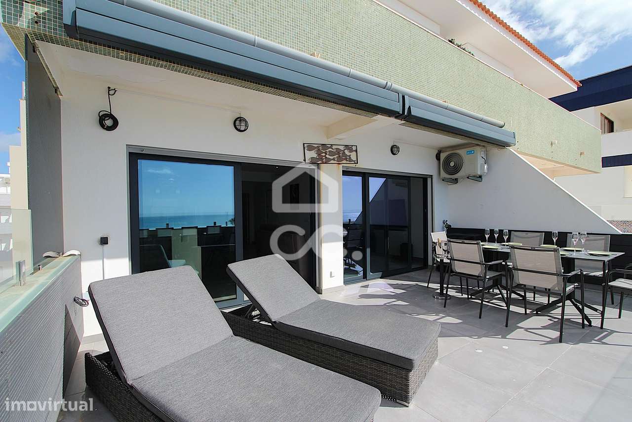 Apartamento T3 Renovado com Vista Mar e Terraço em Armação de Pêra-11