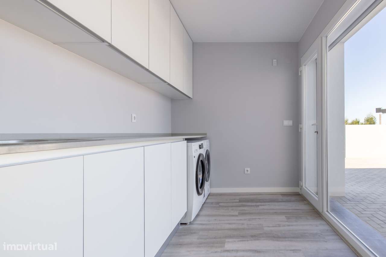 Vila Alegre / Fernão Ferro - Luxuosa moradia térrea T3 lote de 2775 m²-26