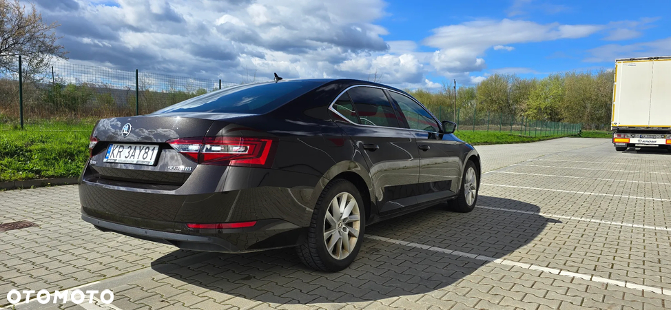 Skoda Superb 2.0 TDI Style DSG - 3